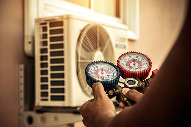 Professional Hvac technician working in Waukee, IA